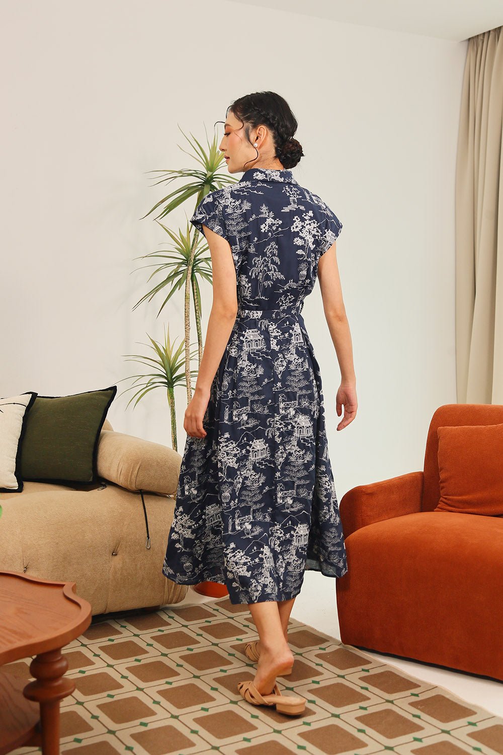 Dezza Midi Dress in Navy Blue Scenic Embroidery - Image 7