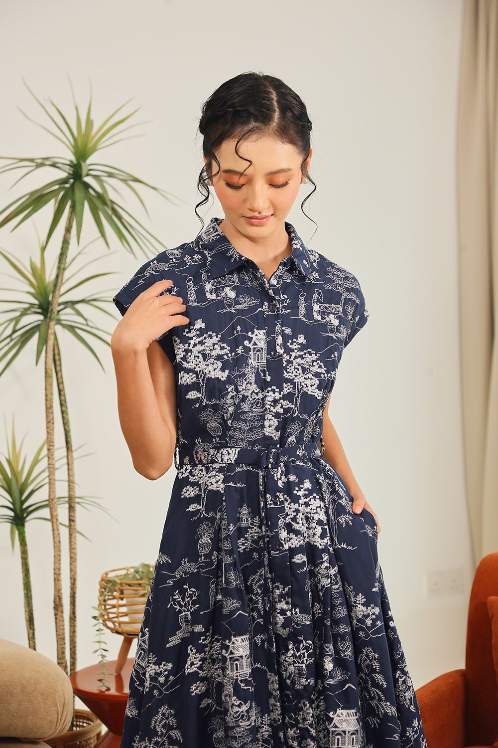 Dezza Midi Dress in Navy Blue Scenic Embroidery - Image 8