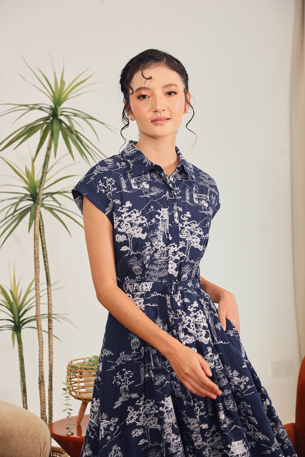Dezza Midi Dress in Navy Blue Scenic Embroidery - Image 9