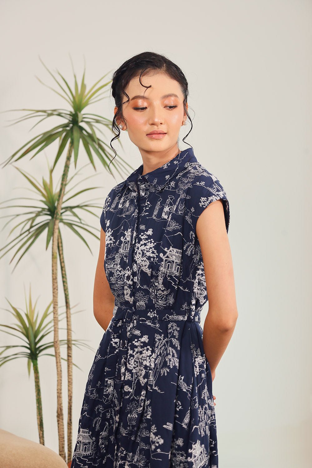 Dezza Midi Dress in Navy Blue Scenic Embroidery - Image 10