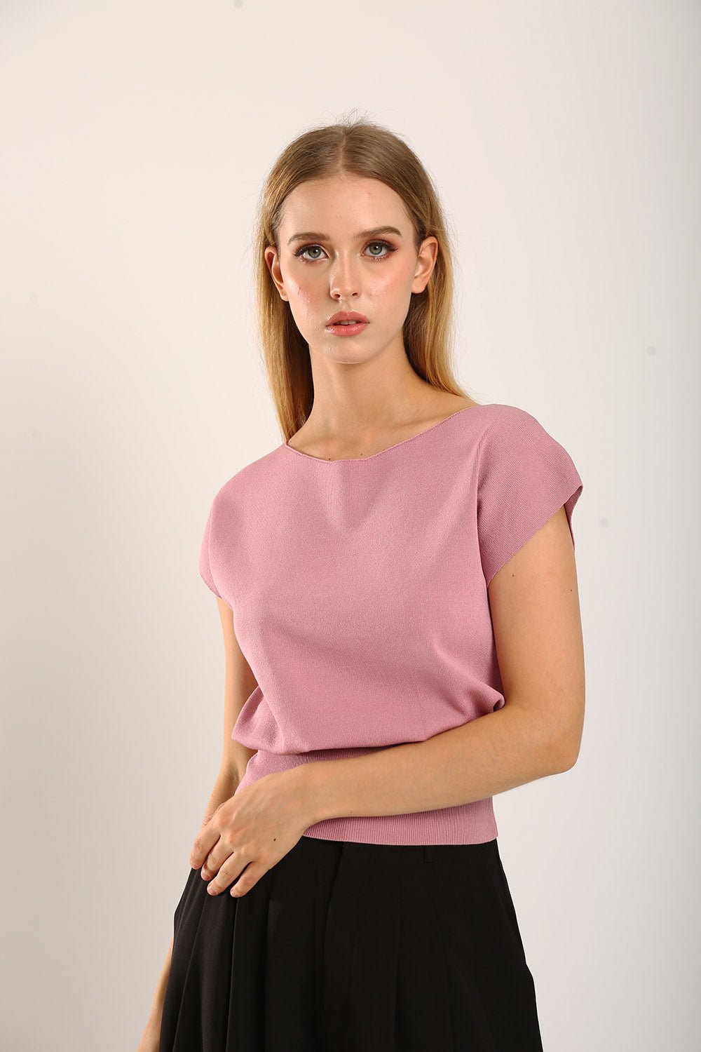 Graciela V-Slit Knit Top in Dust Pink - Image 3