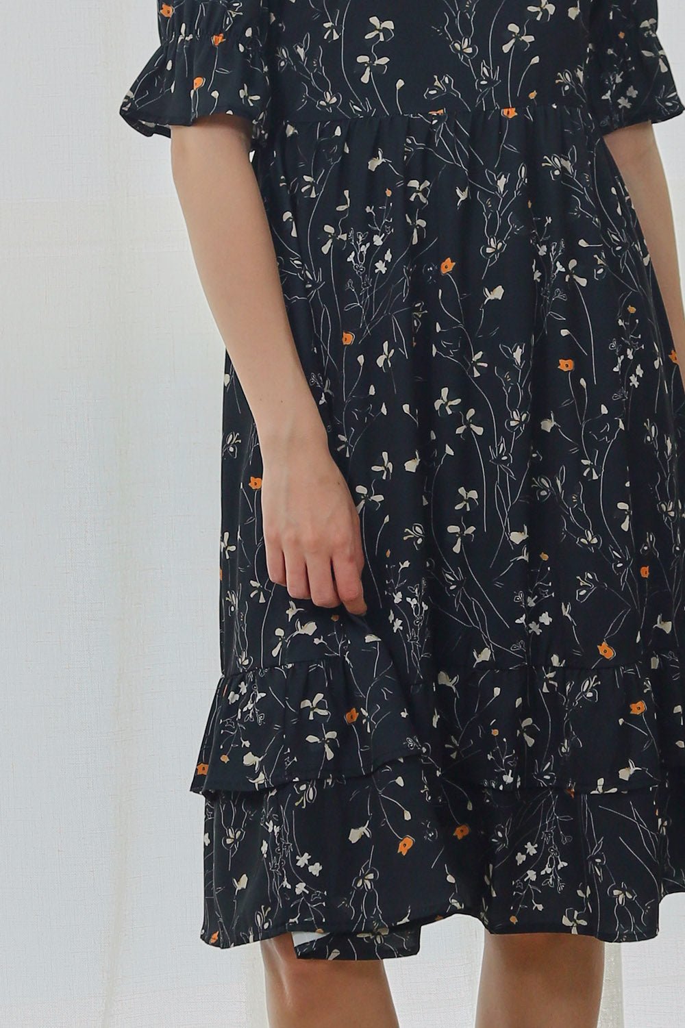 Suri Maxi Dress in Noir Bloom - Image 3