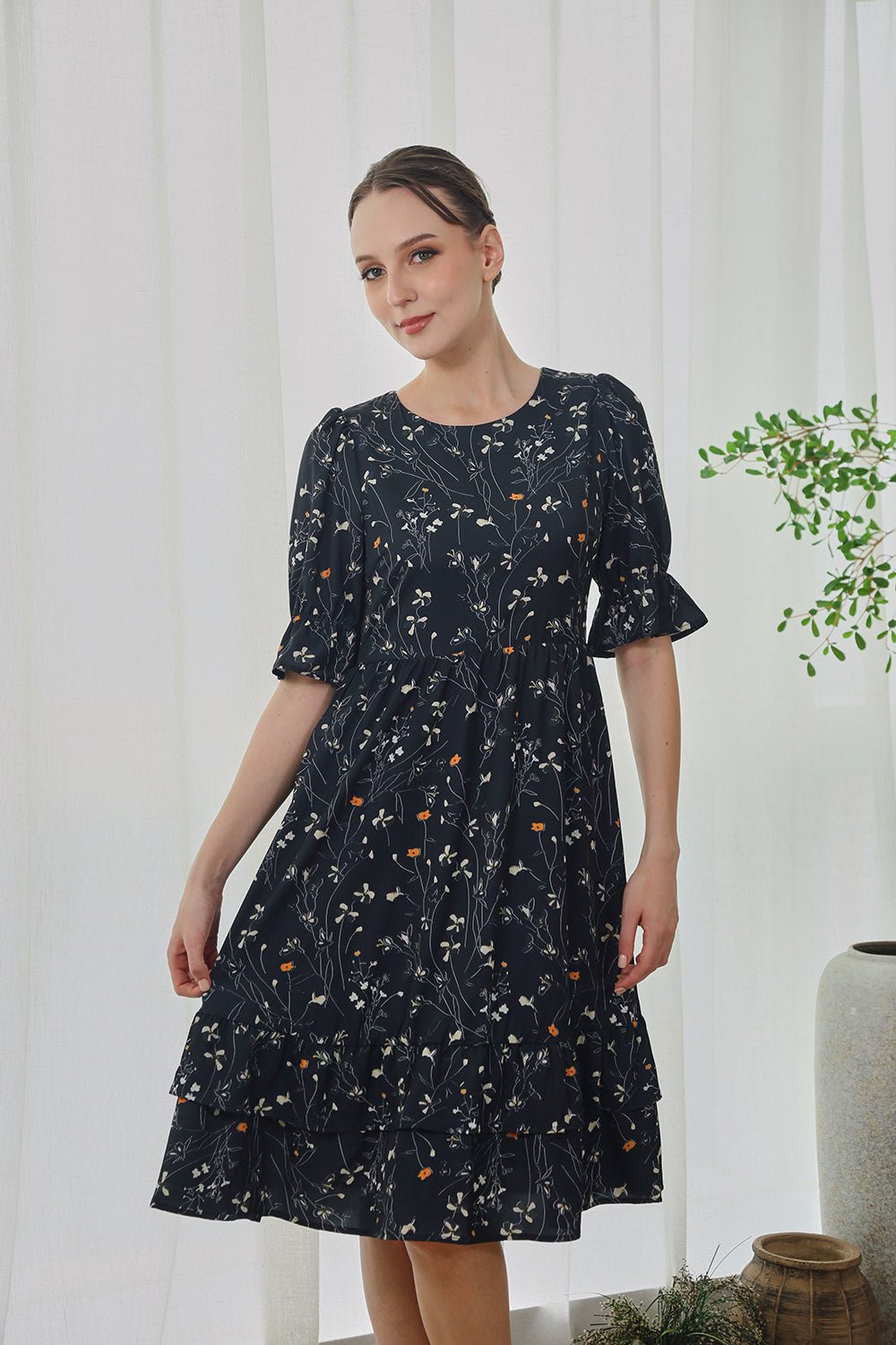 Suri Maxi Dress in Noir Bloom - Image 5
