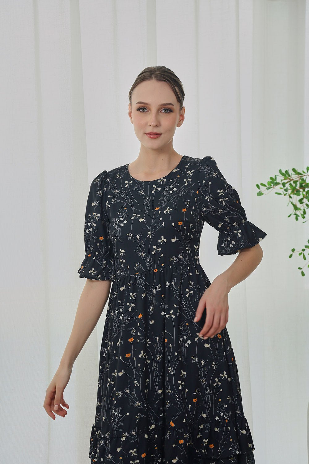 Suri Maxi Dress in Noir Bloom - Image 6