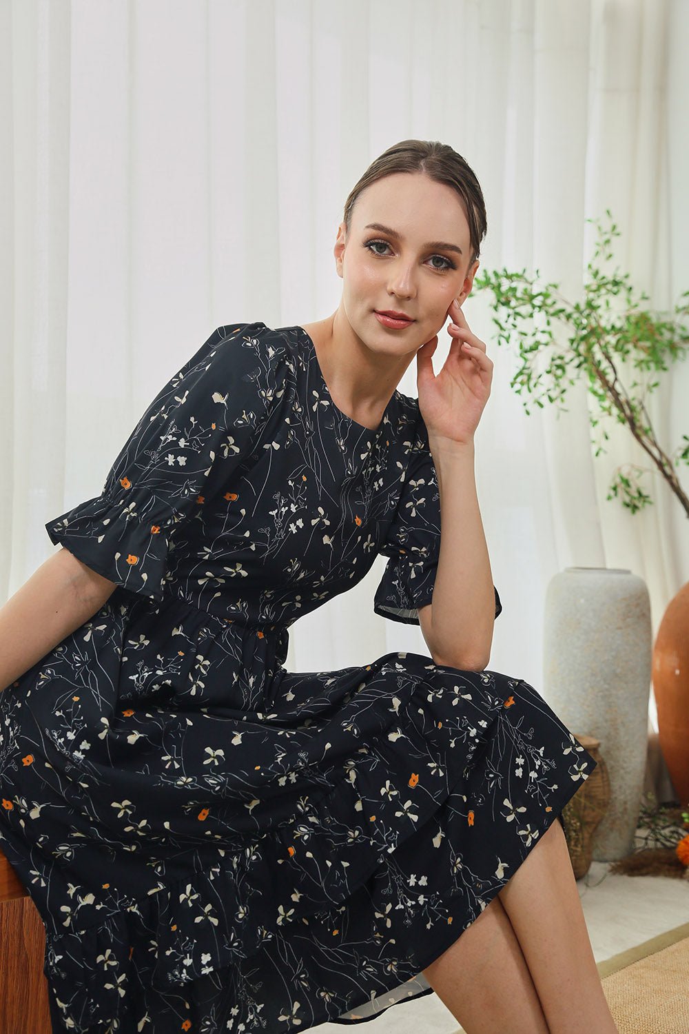 Suri Maxi Dress in Noir Bloom - Image 2