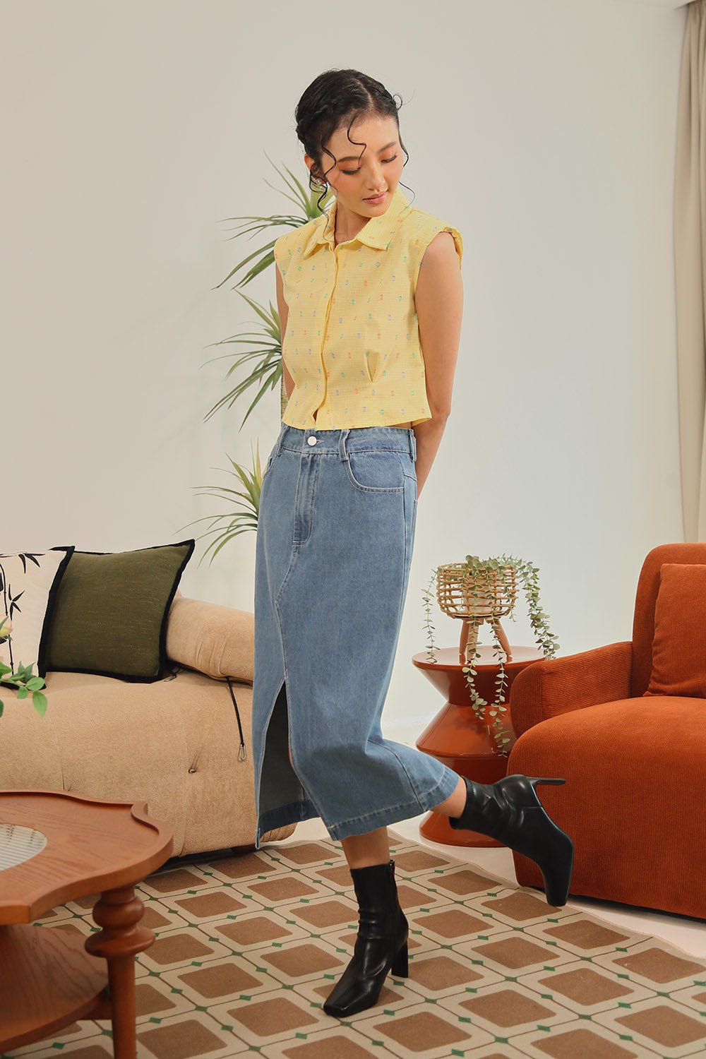 Amina Sleeveless Shirt in Yellow Gingham Top - Image 4