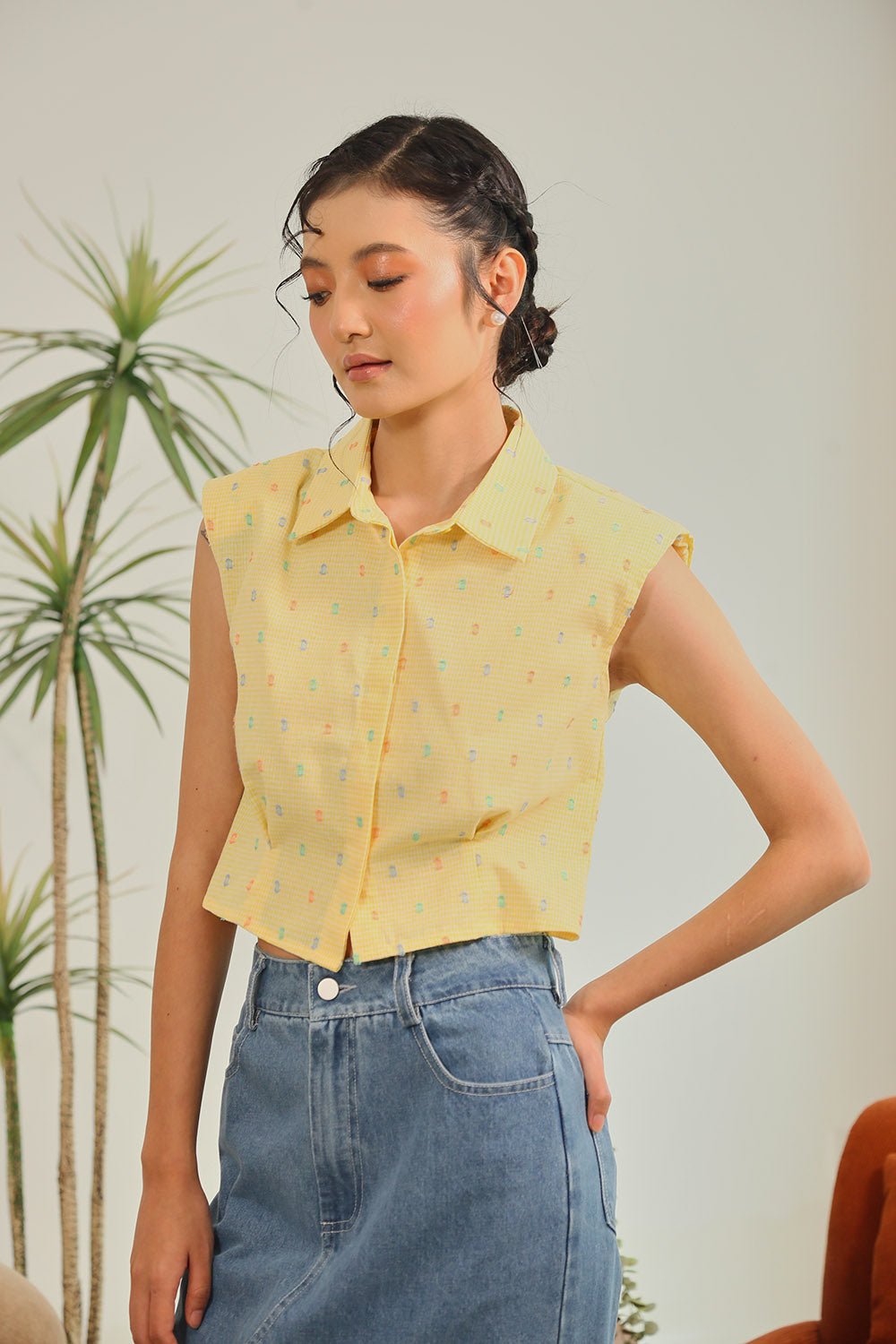 Amina Sleeveless Shirt in Yellow Gingham Top - Image 7